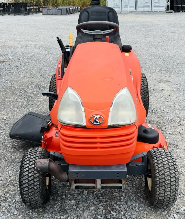 Image of Kubota T2080 equipment image 4