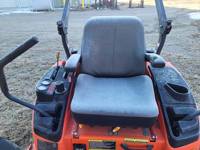 Image of Kubota ZD326S equipment image 4