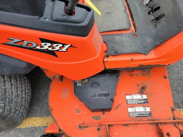 Image of Kubota ZD331 equipment image 3