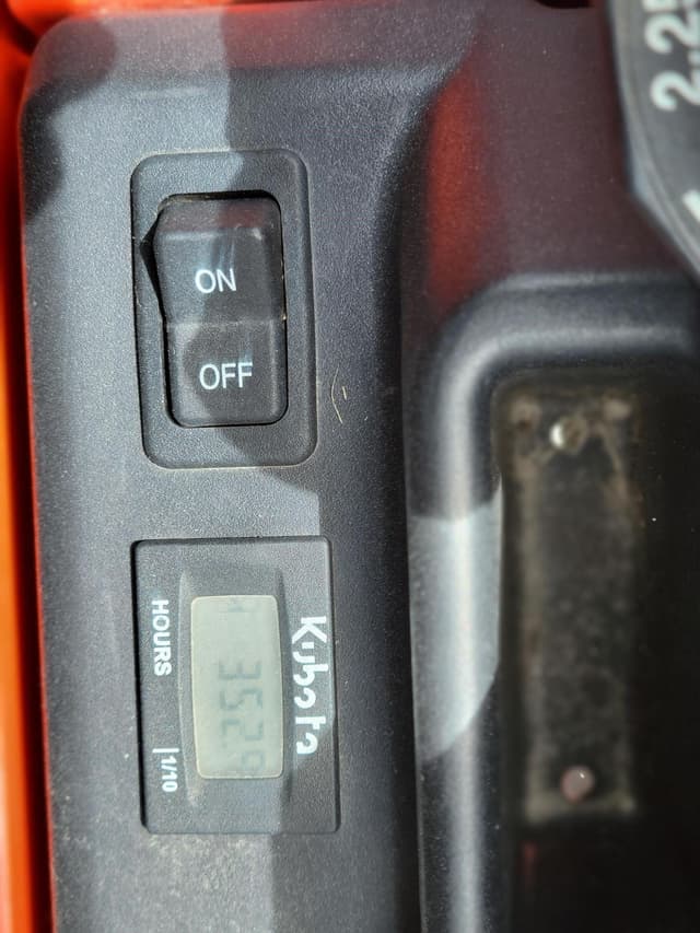 Image of Kubota ZG123S equipment image 4