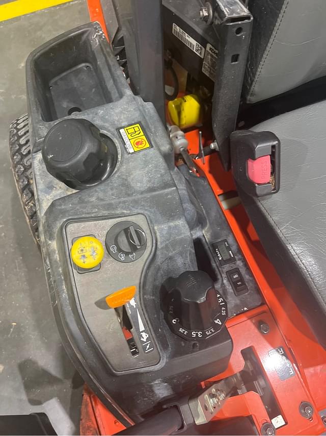 Image of Kubota ZG127S equipment image 4