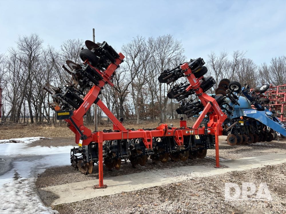 2013 Kuhn Krause Gladiator 1200 Equipment Image0