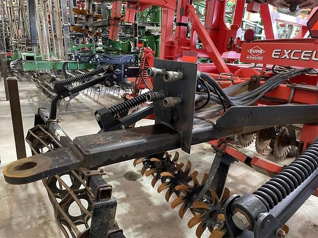 Image of Kuhn Krause Excelerator 8000 equipment image 2