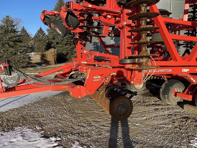 Image of Kuhn Krause Excelerator 8000 equipment image 1
