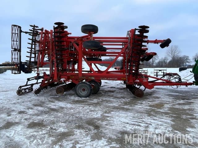 Image of Kuhn Krause Excelerator 8000 equipment image 3