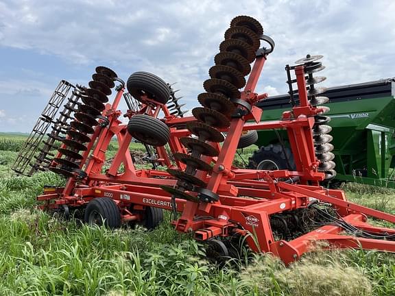 Image of Kuhn Krause Excelerator 8000 equipment image 1