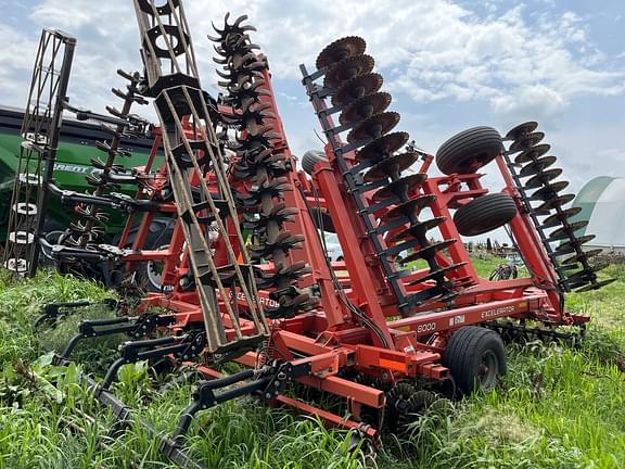 Image of Kuhn Krause Excelerator 8000 equipment image 2