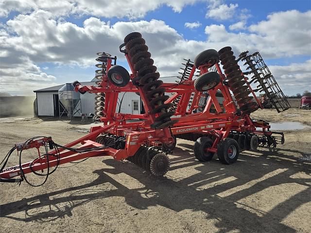 Image of Kuhn Krause Excelerator 8000 equipment image 1