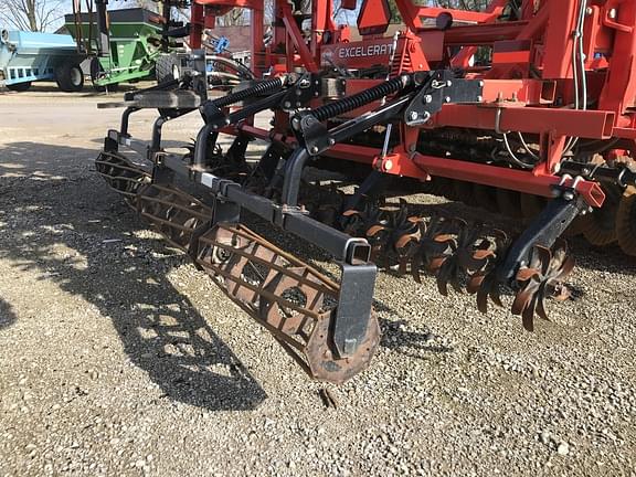 Image of Kuhn Krause Excelerator 8000 equipment image 3