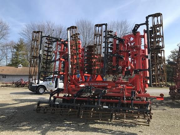 Image of Kuhn Krause Excelerator 8000 equipment image 4