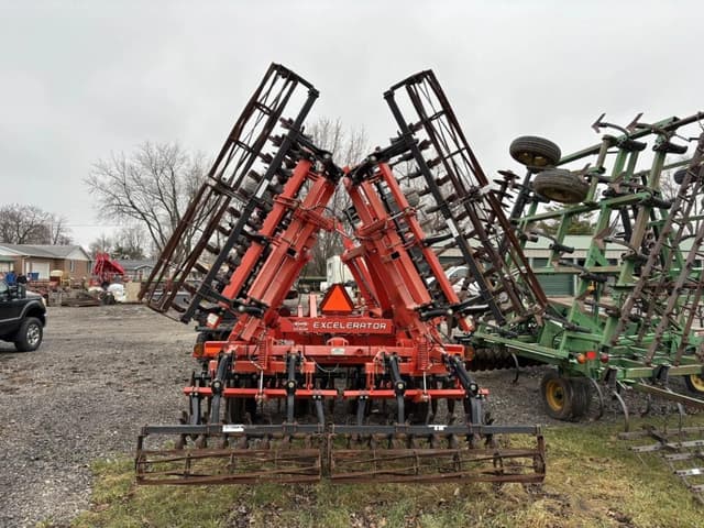 Image of Kuhn Krause Excelerator 8000 equipment image 1