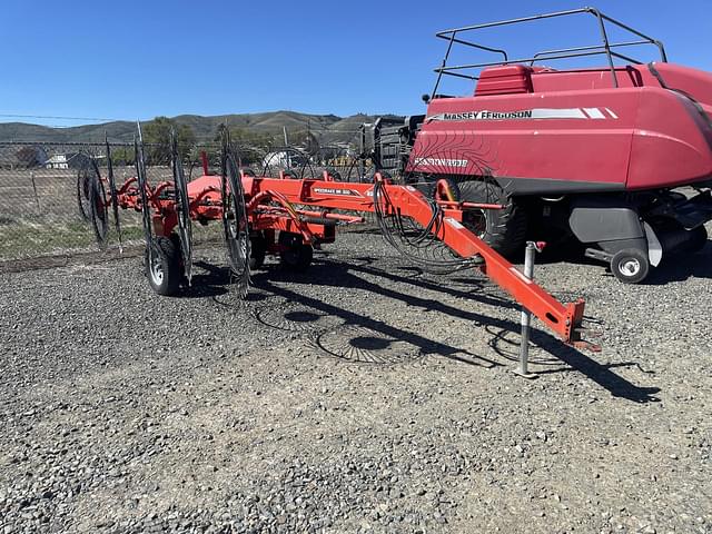 Image of Kuhn SR300 equipment image 2