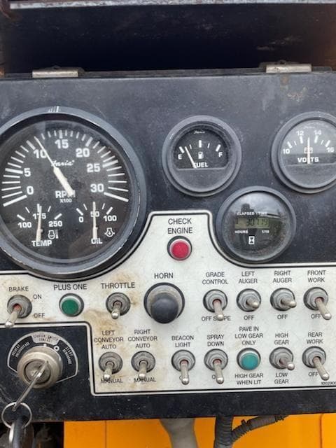 Image of LeeBoy 8500B equipment image 4