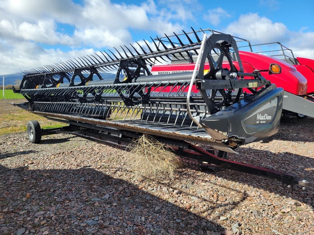 2013 MacDon D65 Equipment Image0