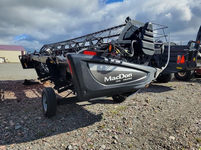 Image of MacDon D65 equipment image 2