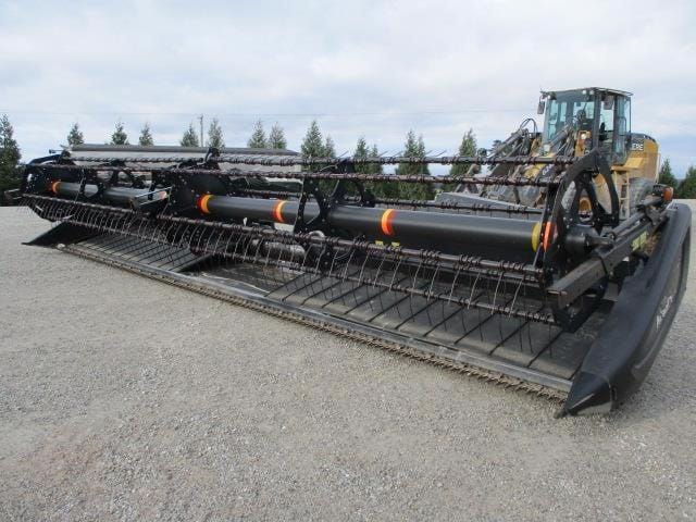 2013 MacDon D65 Equipment Image0