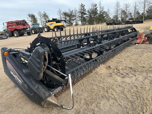 Image of MacDon D65-D equipment image 1