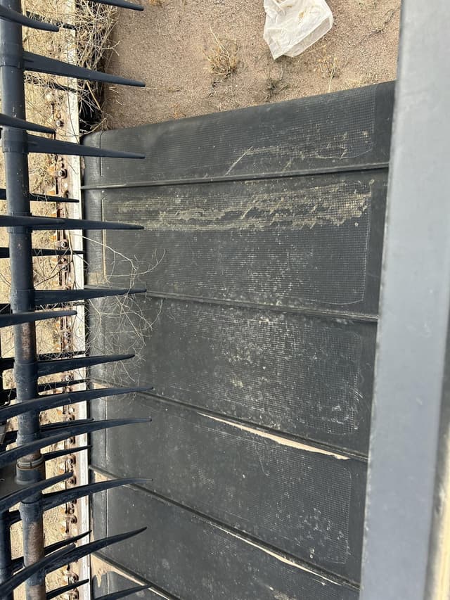 Image of MacDon D65-D equipment image 4