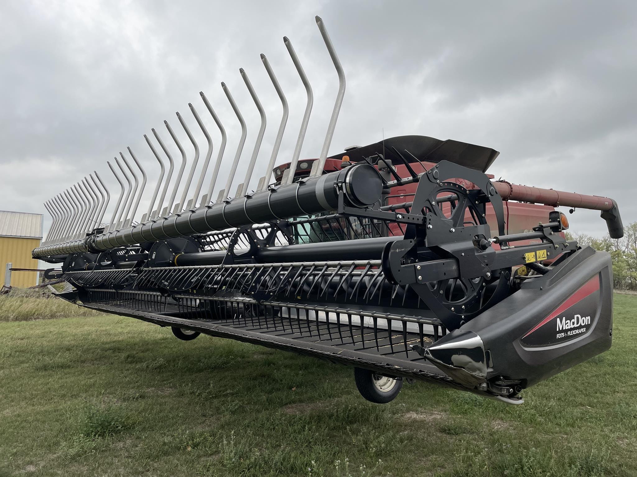 2013 MacDon FD75 Equipment Image0