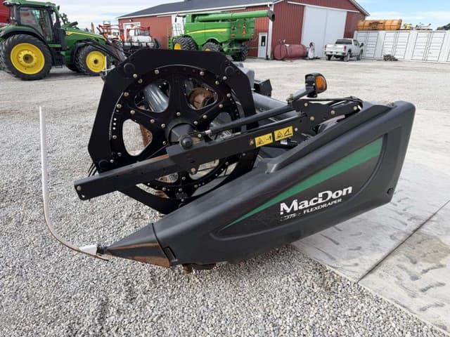 Image of MacDon FD75 equipment image 4