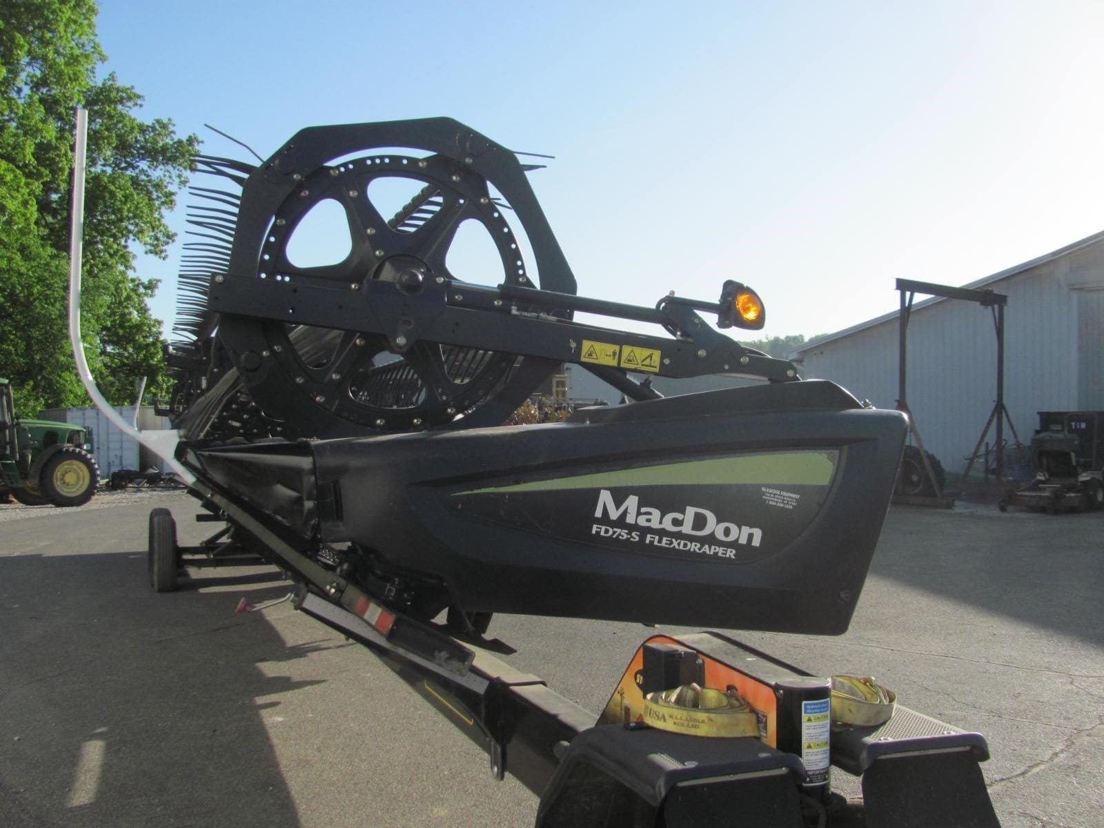 2013 MacDon FD75S Equipment Image0