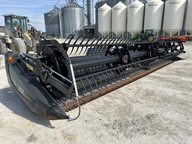 Image of MacDon FD75 equipment image 2