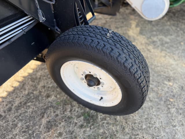 Image of MacDon FD75 equipment image 3