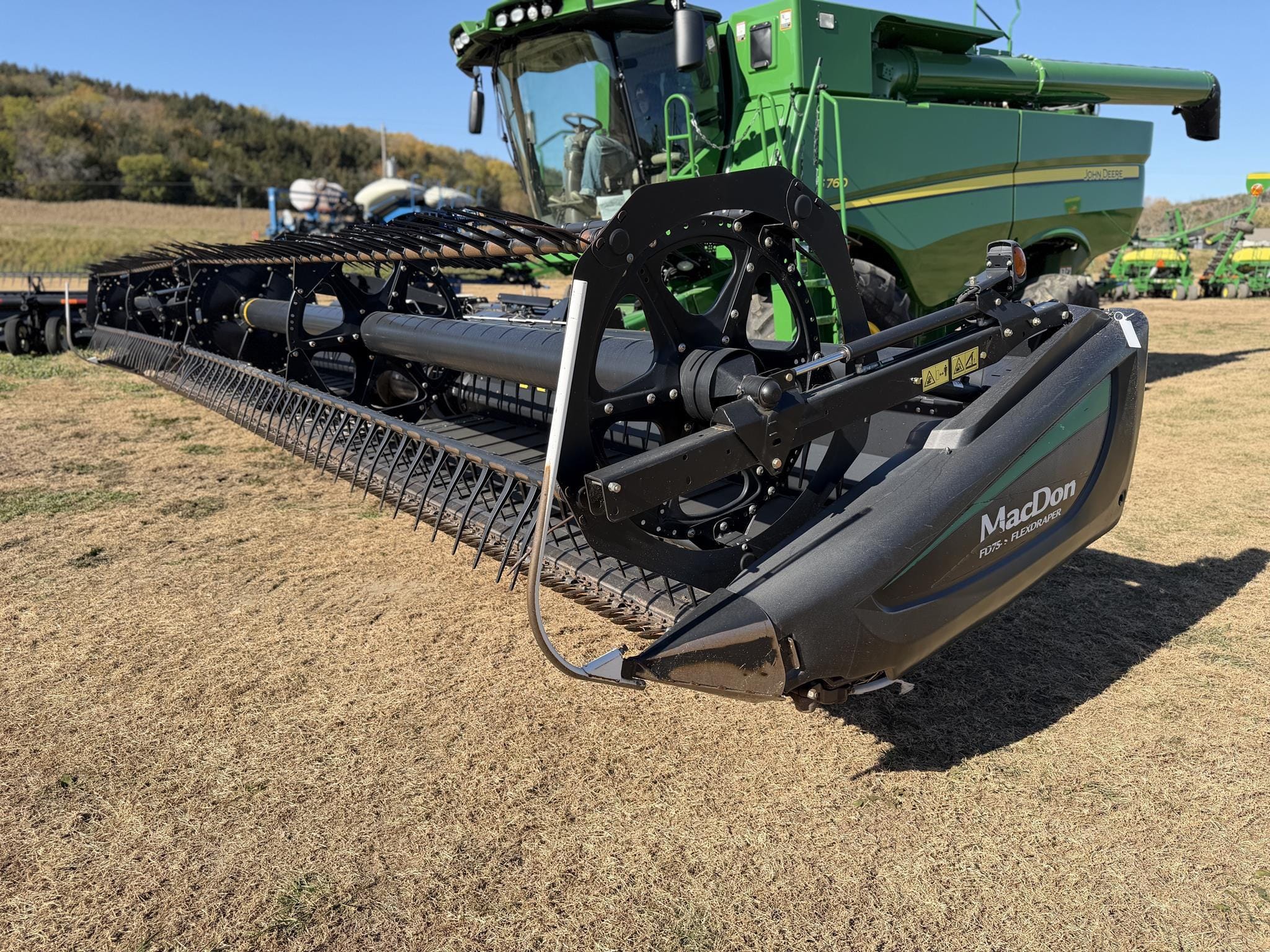 2013 MacDon FD75 Equipment Image0