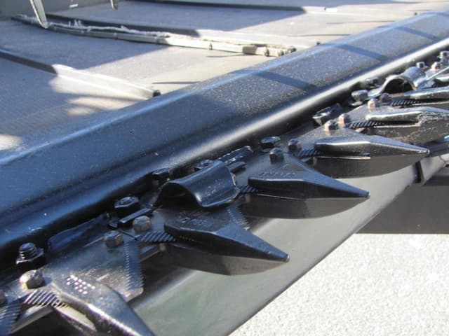 Image of MacDon FD75S equipment image 2