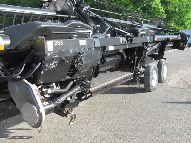 Image of MacDon FD75S equipment image 3