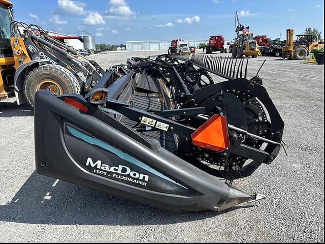 Image of MacDon FD75 equipment image 2
