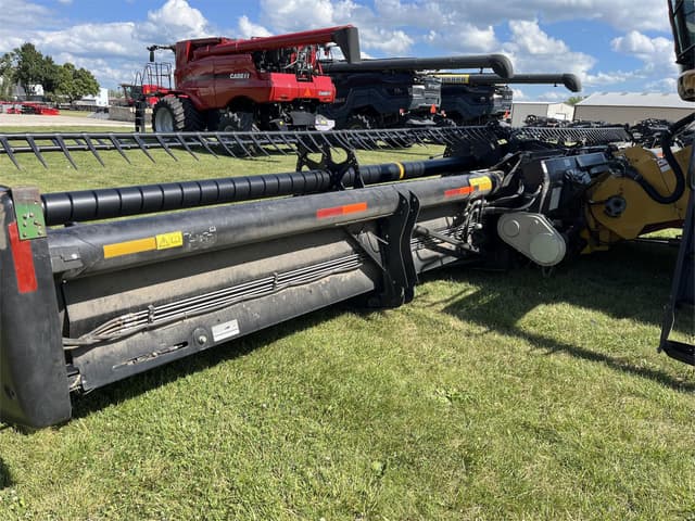 Image of MacDon FD75S equipment image 3