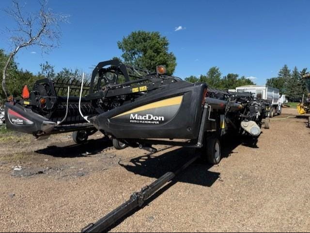 2013 MacDon FD75D Equipment Image0
