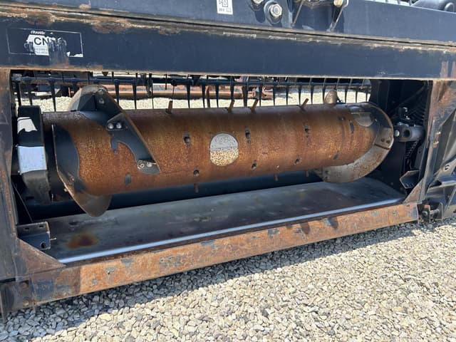 Image of MacDon FD75D equipment image 3