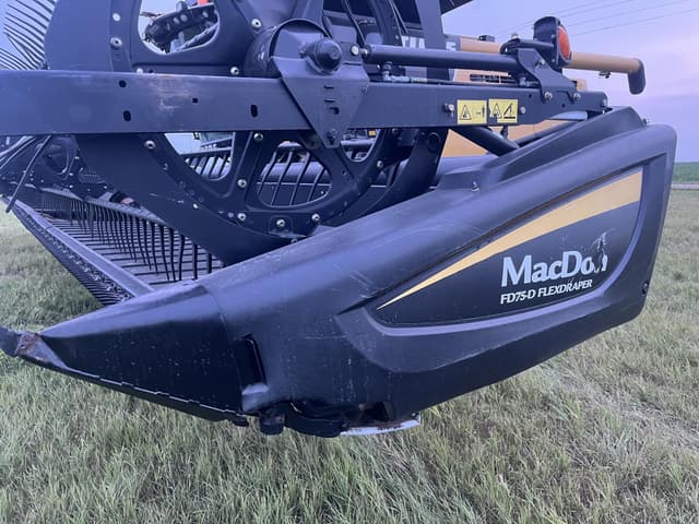 Image of MacDon FD75D equipment image 2