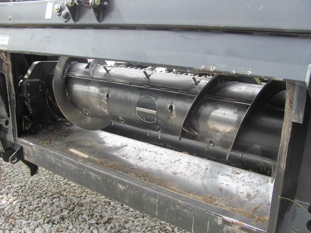 Image of MacDon FD75D equipment image 4