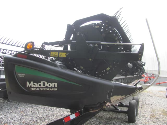 Image of MacDon FD75D equipment image 3