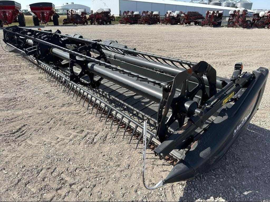 2013 MacDon FD75S Equipment Image0