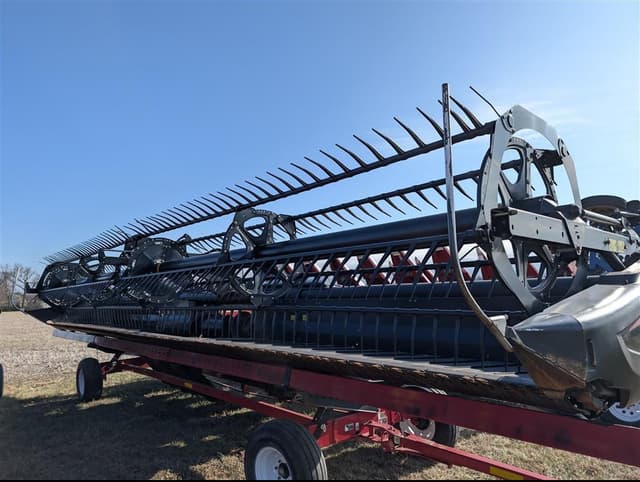 Image of MacDon FD75S equipment image 2