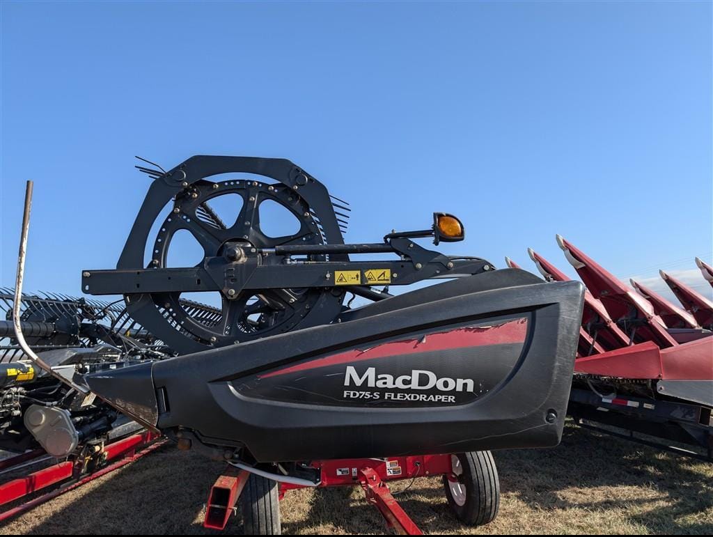2013 MacDon FD75S Equipment Image0