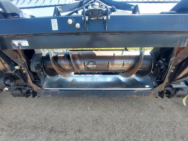 Image of MacDon FD75S equipment image 4