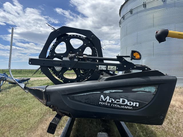 Image of MacDon FD75S equipment image 2