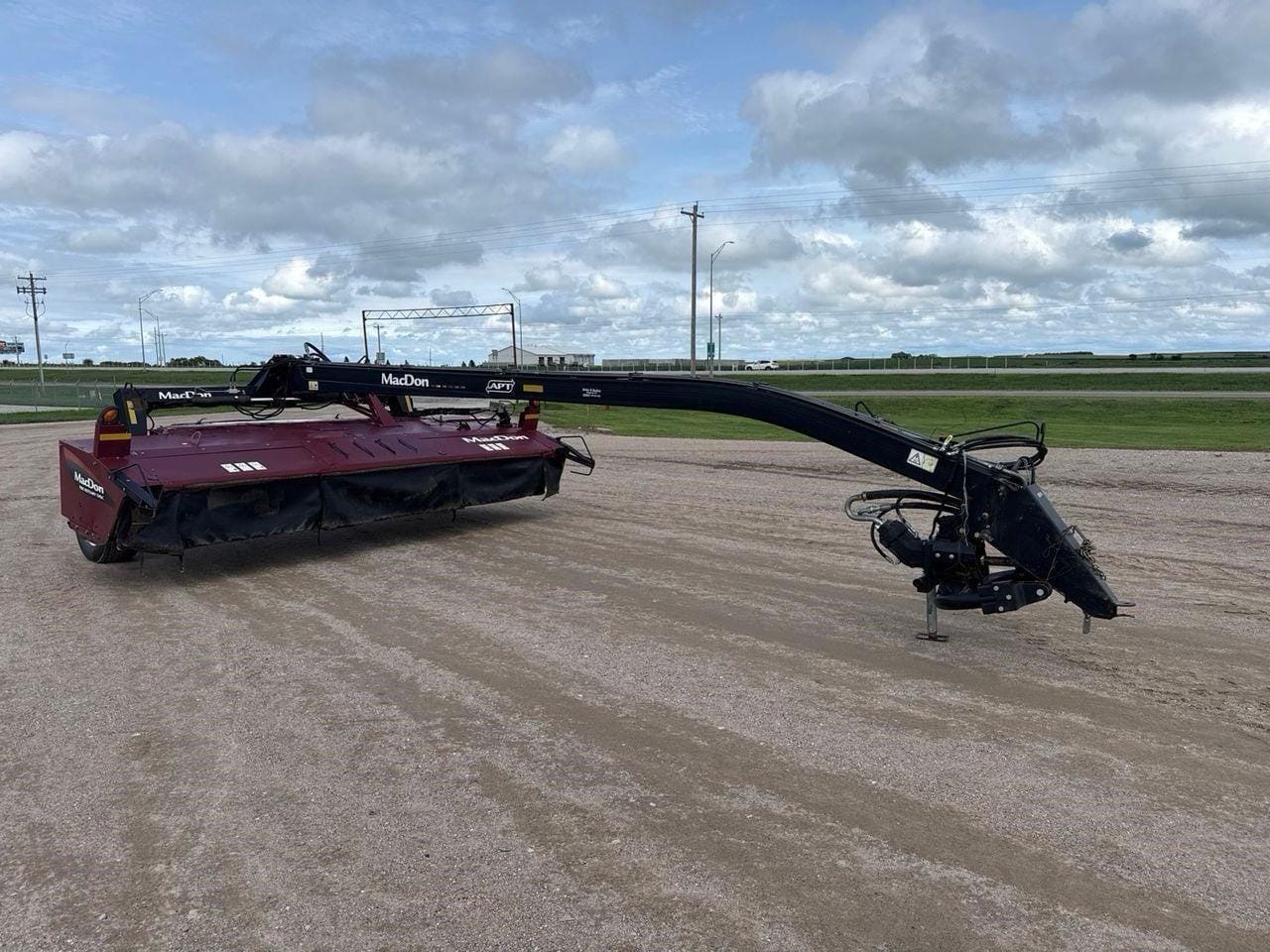 2013 MacDon R85 Equipment Image0