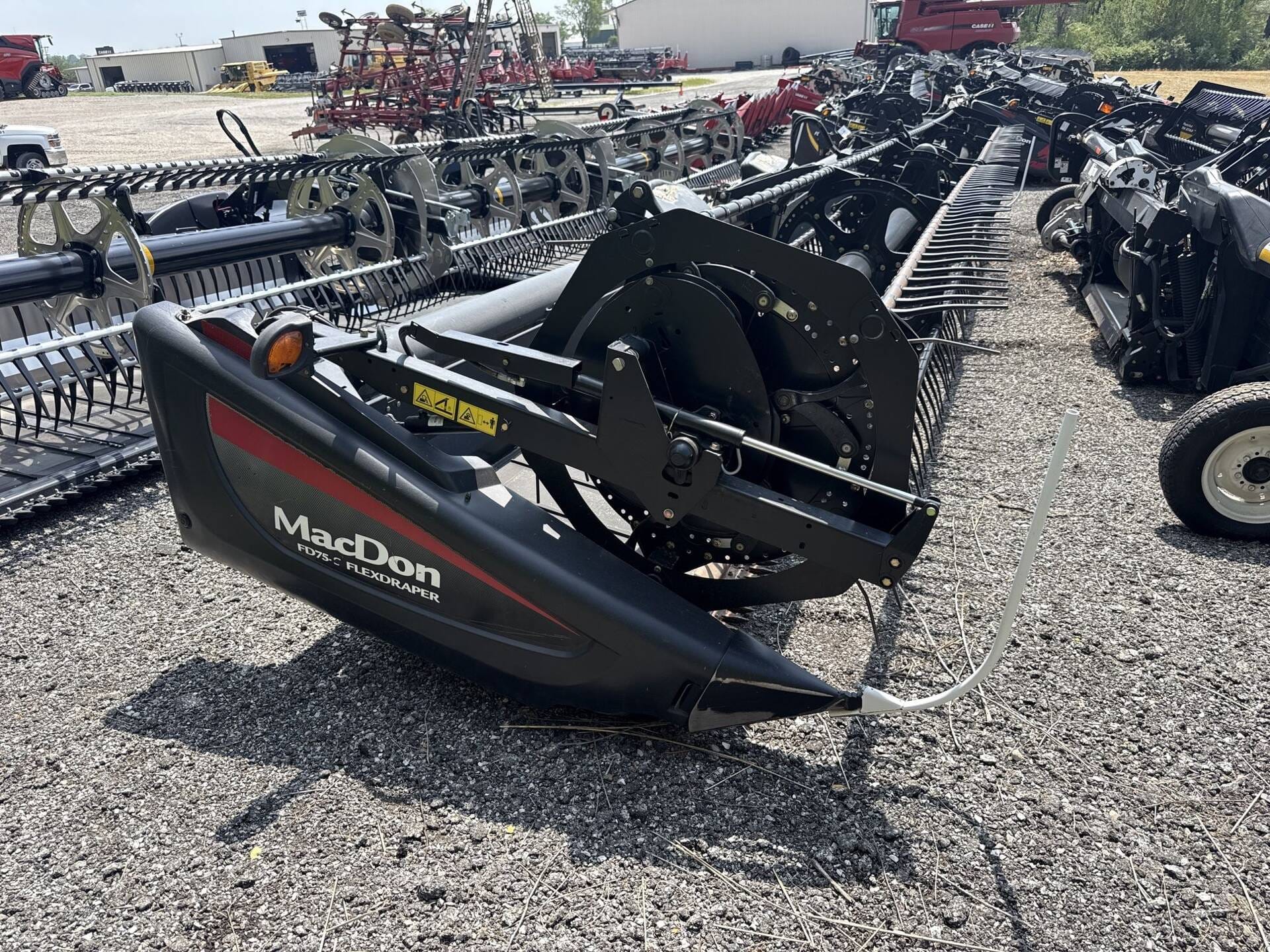 2013 MacDon FD75S Equipment Image0