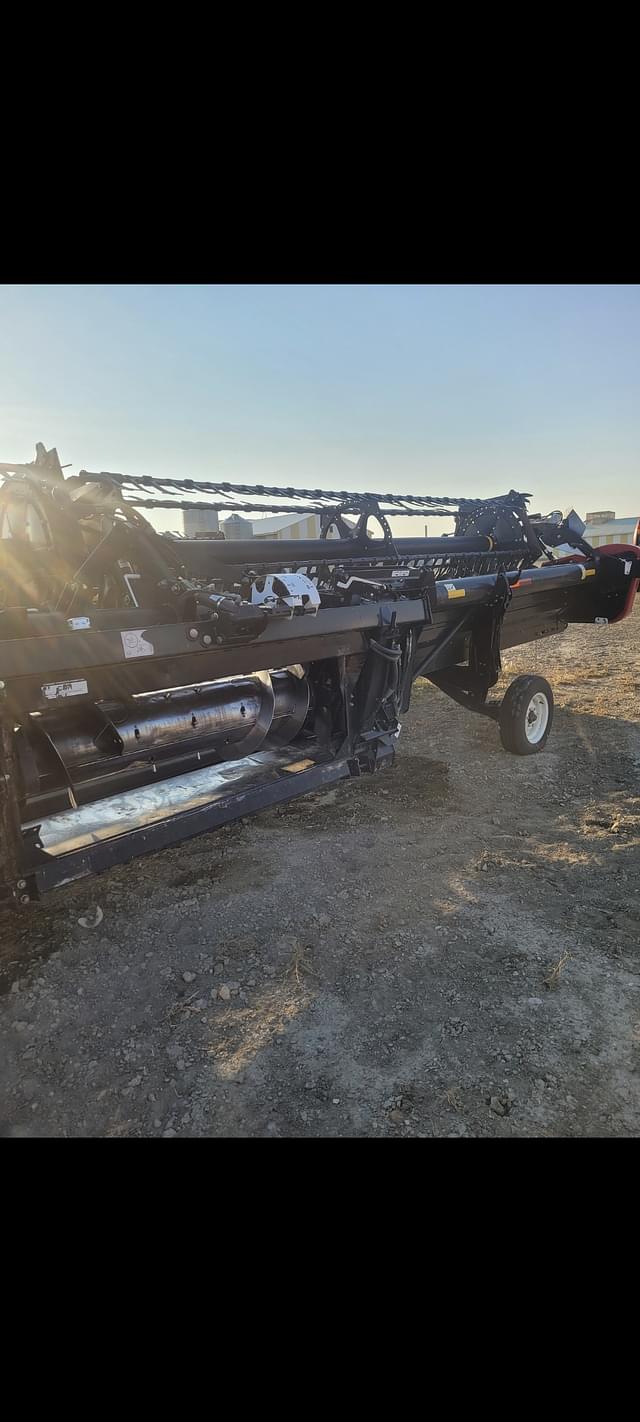 Image of MacDon FD70 equipment image 3