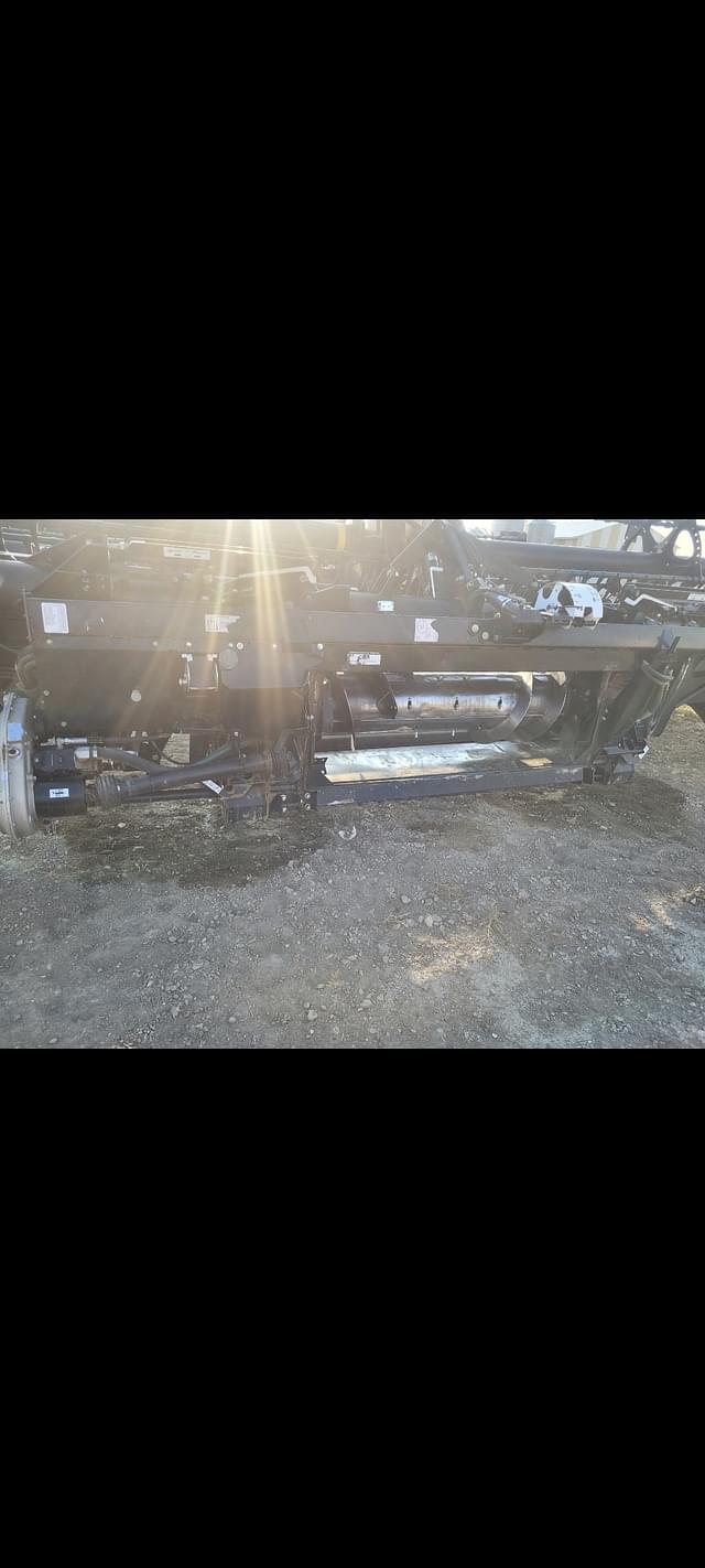 Image of MacDon FD70 equipment image 4