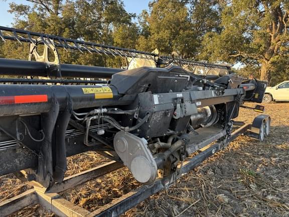 Image of MacDon FD75S equipment image 2