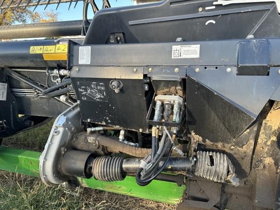 Image of MacDon FD75-35 equipment image 3