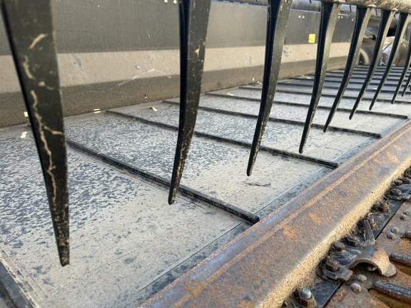 Image of MacDon FD75-35 equipment image 2