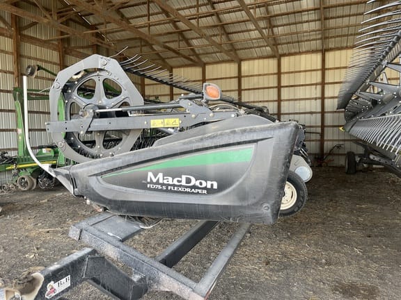 2013 MacDon FD75S Equipment Image0